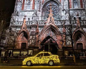 Переселенець показав, як створити Новорічний настрій без снігу в столиці