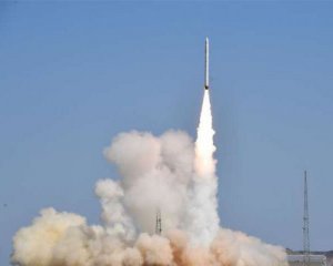 Вдало з першої спроби: у Китаї запустили суборбітальну ракету-носій