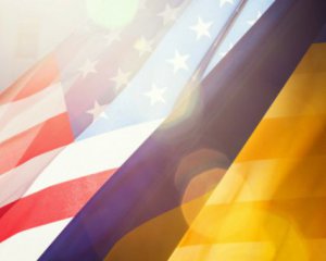 Опублікували повні версії документів про затримку допомоги Україні