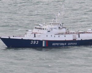 Военные на вертолете отогнали от Азовского побережья корабль российской ФСБ