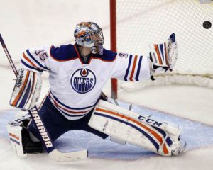 Голкіпер забив неймовірний гол кидком зі своїх воріт у матчі НХЛ