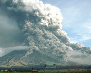 Из-за вулкана в Филиппинах эвакуировали тысячи людей