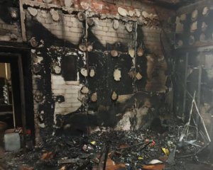 Огонь уничтожил базу парамедиков на Донбассе