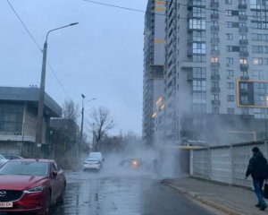 В Киеве снова прорвало трубу с кипятком