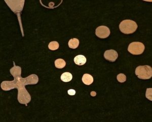 СБУ передала в музей золото, яке вилучили в чорних археологів