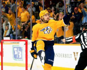 Шведский хоккеист забросил фантастическую шайбу в НХЛ