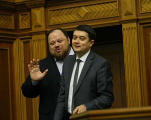 Разумков закрив сесію. Депутати розбіглися до лютого