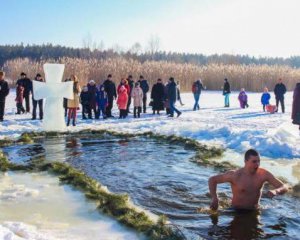 Не занимать деньги и не стирать: назвали основные запреты на Крещение