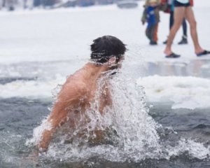 Без алкоголю і зайвого азарту: як безпечно купатися на Водохреще