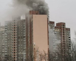 На Троещине горела многоэтажка: пострадал человек