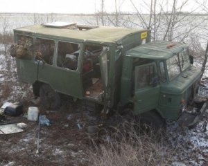 Военный автомобиль слетел с дороги, двое в больнице