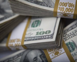 Долар та євро стрімко зросли у курсах Нацбанку