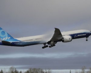 Новий Boeing 777X здійснив свій перший політ