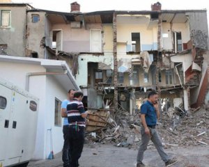 Землетрясение в Турции: из-под завалов достали тела 35 человек