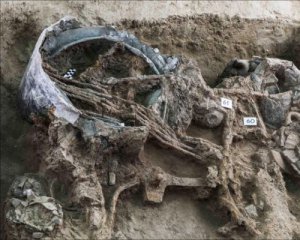 Зброя, обладунки і колісниця - знайшли багате поховання