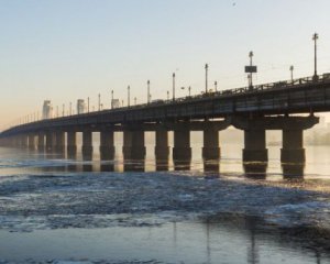 На столичному мосту зіткнулися 5 авто, є постраждалі