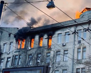 Пожежа в коледжі в Одесі: президент присвоїв звання Героя України двом загиблим