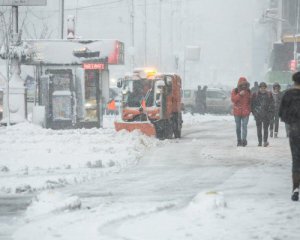 Дощ, сніг і ожеледиця чекають на киян. Дорожники розповіли, чи готові до зими