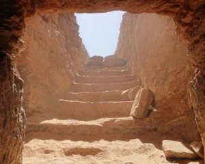 Обнаружили древние захоронения - в саркофагах лежали мумии и амулеты