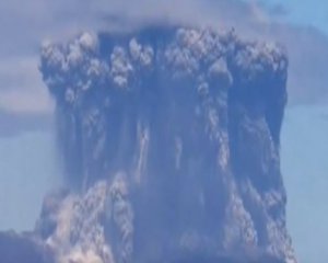 В Японии начал извергаться вулкан