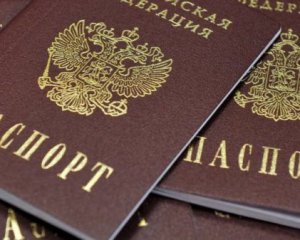 Росіяни вирішили закидати світ своїми паспортами