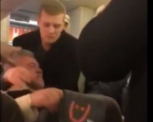 Выбили зубы и сняли с рейса: на борту самолета &quot;Львов-Киев&quot; произошла драка