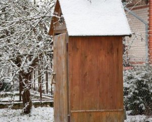 Несовершеннолетняя родила в туалете