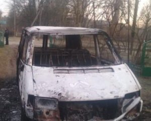 Священику спалили автомобіль