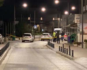 На курорті чоловік випустив автоматну чергу у відвідувачів кафе