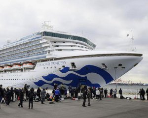 У пастці: на круїзному лайнері коронавірусом заразилися понад 500 людей