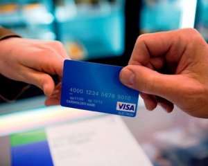 Платити за переказ грошей на картку не треба: розвінчали міф