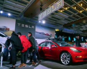 Автомобілі Tesla суттєво подешевшають
