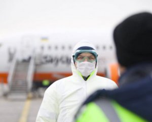 Эвакуация из Китая: самолет приземлился в Харькове