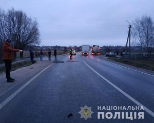 На узбіччі знайшли тіло чоловіка