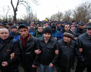 Подстрекателей выступлений против эвакуации украинцев могут внести в &quot;Миротворца&quot;