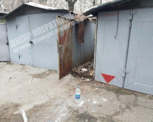 За гаражами знайшли напівголу дівчину в крові і ранах
