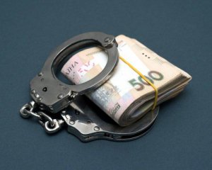 Полицейский попался на взятке в четверть миллиона гривен