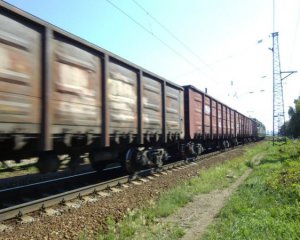 Жінку збив вантажний потяг: врятувати не вдалося