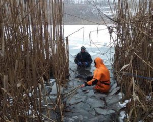 Рятувальники дістали з води тіла двох рибаків