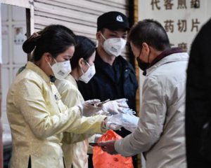 В Пекине в рекордные сроки возвели завод по производству масок