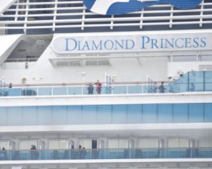 США не хотят забирать своих граждан из лайнера Diamond Princess