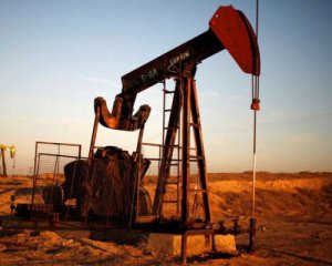 Нефть стремительно дешевеет: как коронавирус влияет на цену
