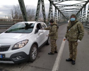 На границе с Венгрией проверяют у туристов температуру