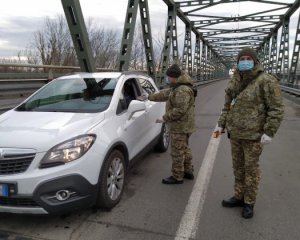 На кордоні з Угорщиною перевіряють у туристів температуру