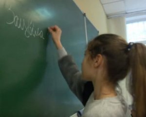 В столице стоят в очередях к украиноязычным учителям