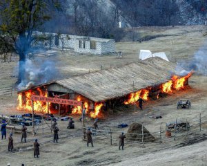 В конюшне сгорело 700 человек