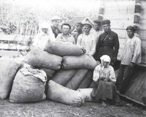 Довели до нищеты и заставили радоваться минимальным достижениям - историк