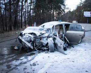 Под Киевом произошло масштабное столкновение автомобилей: есть погибшие