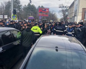 &quot;Долой Додона, долой правительство&quot; - в Молдове протестуют тысячи ветеранов