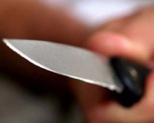 Жінка зарізала матір, бо не хотіла платити кредит